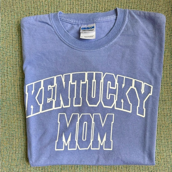 University of Kentucky Mom short sleeve T- Shirt - Picture 3 of 4